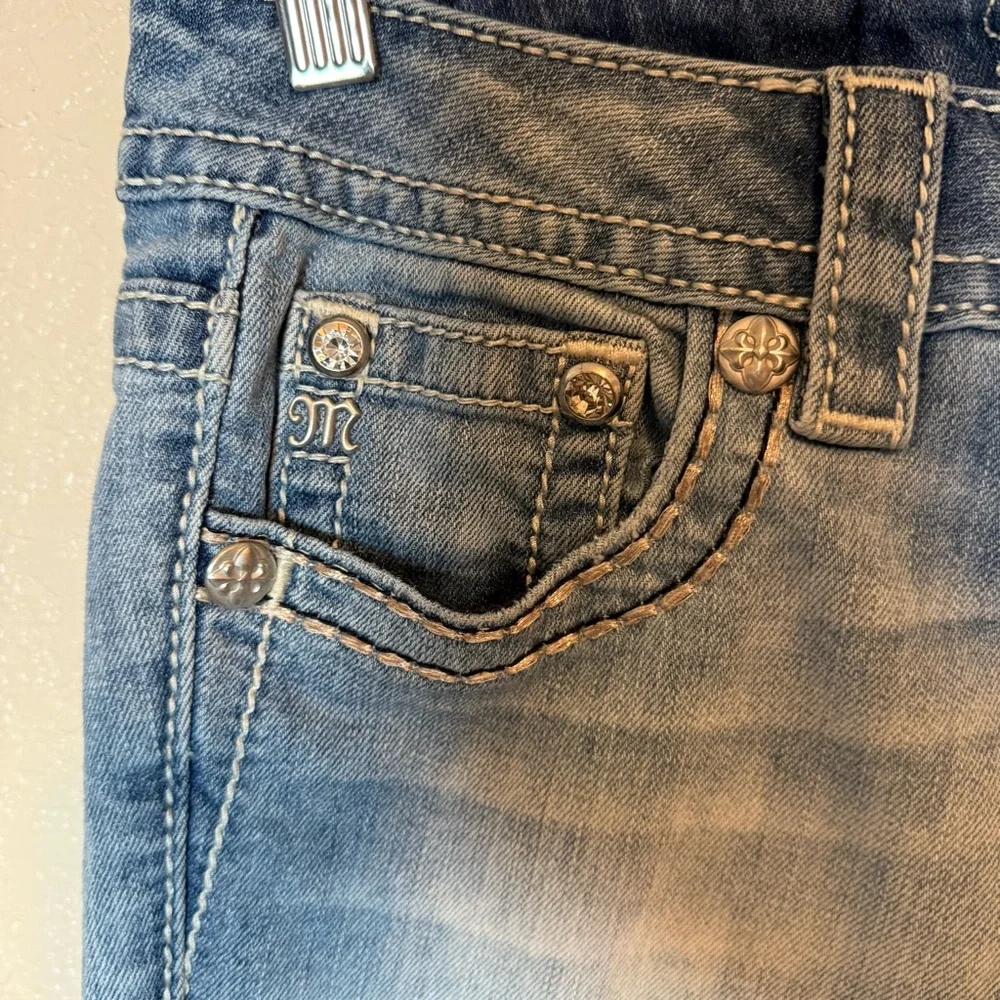Miss Me Embellished Signature Cuffed Capri Jeans Distressed Light Wash Blue 28